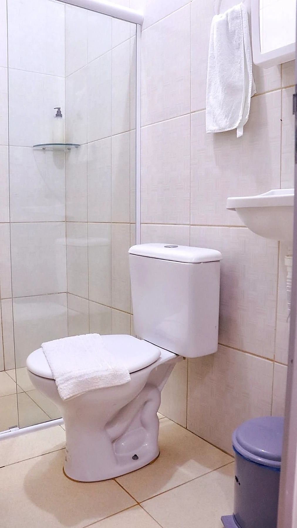 Quarto 4 — quarto e espelho