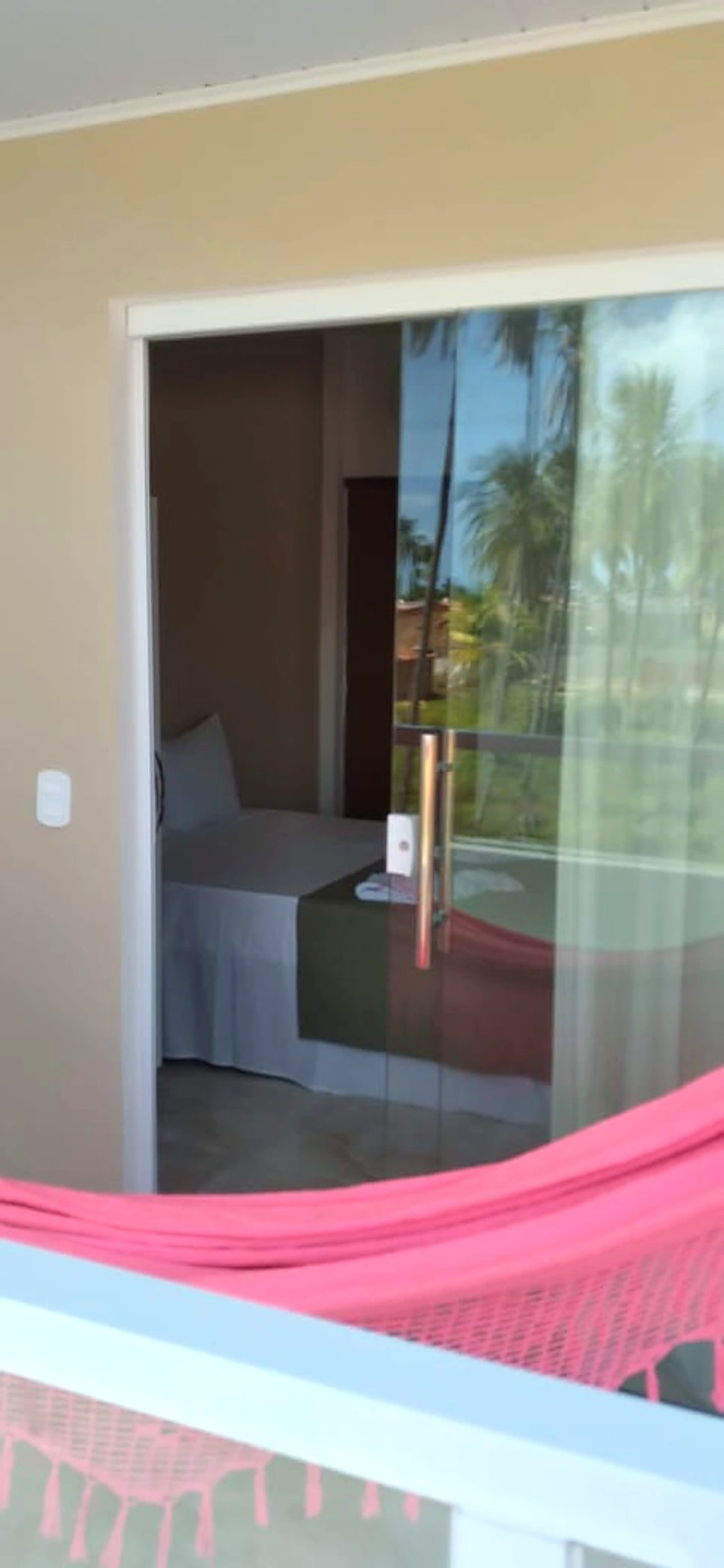 Quarto 7 — varanda e acesso ao quarto