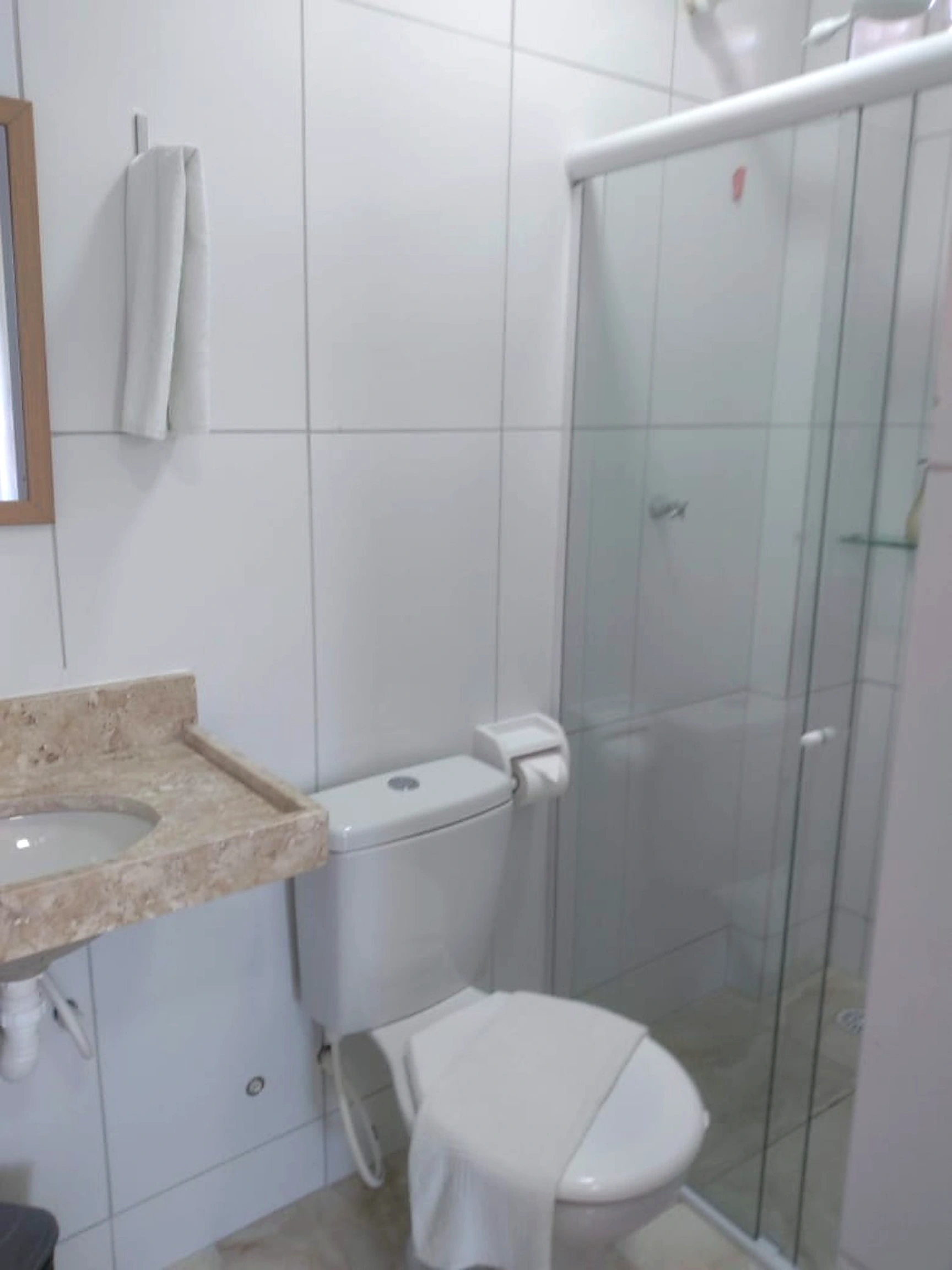 Quarto 7 — banheiro e detalhes internos